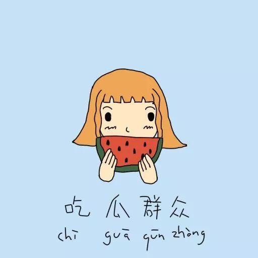 路旁吃瓜群众,见证街头百态的民间视角