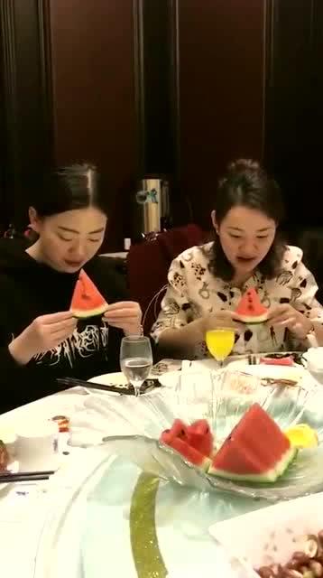 吃瓜吃的嘴角疼,嘴角疼的夏日警示录