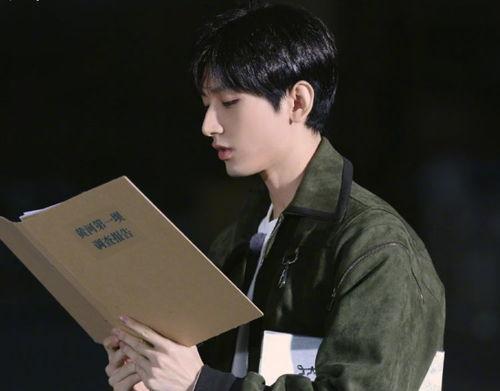 李莲花吃瓜vs成毅吃瓜,瓜界风云，谁主沉浮？