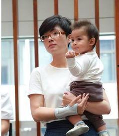 吃瓜龙凤胎,揭秘双胞胎的趣味成长故事