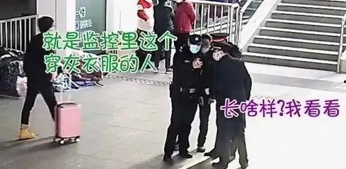 民警在后边吃瓜,意外见证社区和谐瞬间